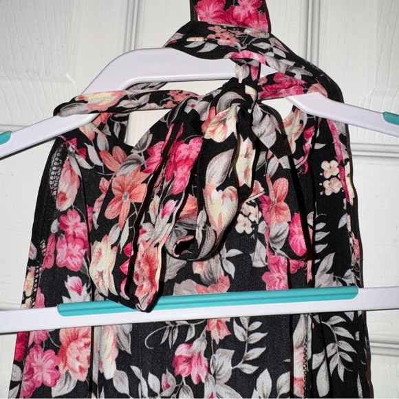 SHEIN Floral Halter Neck Romper - Picture 8 of 11